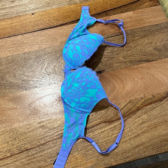 Victoria’s Secret lace bra 32D pushup - Picture 1 of 2